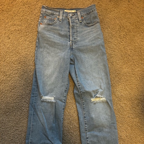 Levi's Ribcage Straight Ankle Jeans - Picture 2 of 4